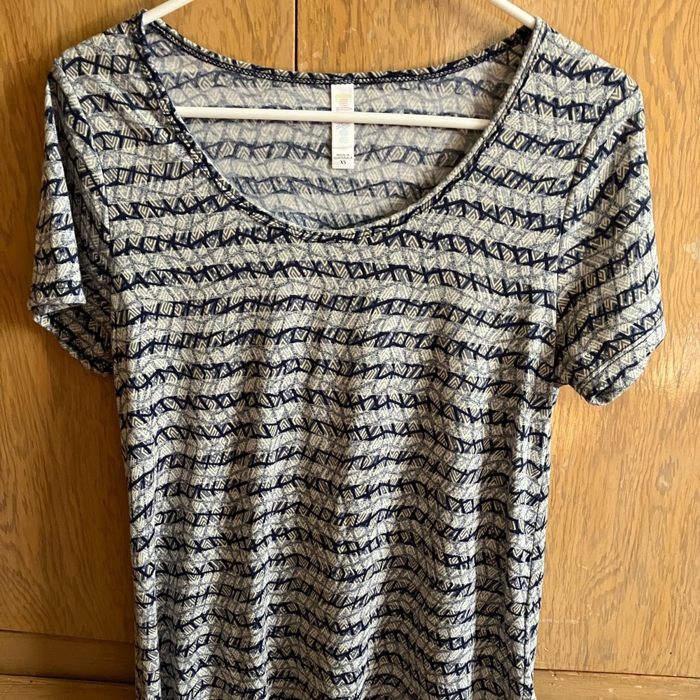 Lularoe zig zag Classic T